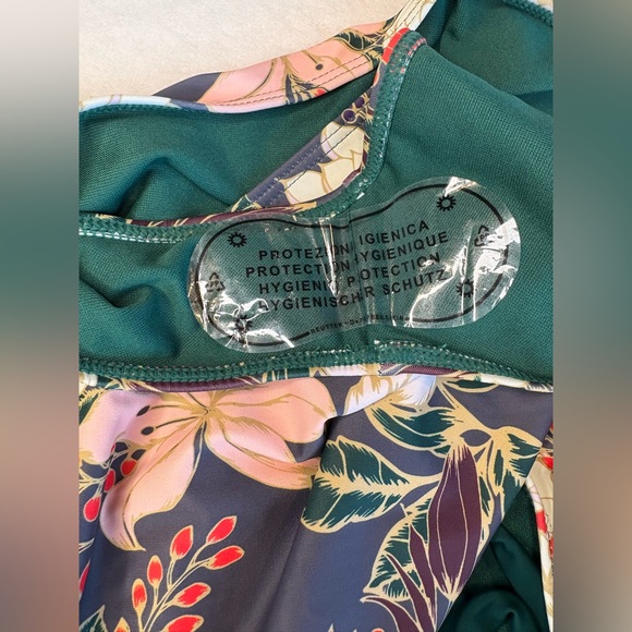 NWT - IMEKIS One Piece Swimsuit W/ Matching Sarong. Size Large. - Picture 10 of 12